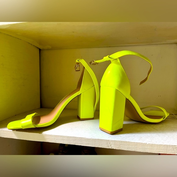 NO NAME yellow graphic heels main image 1
